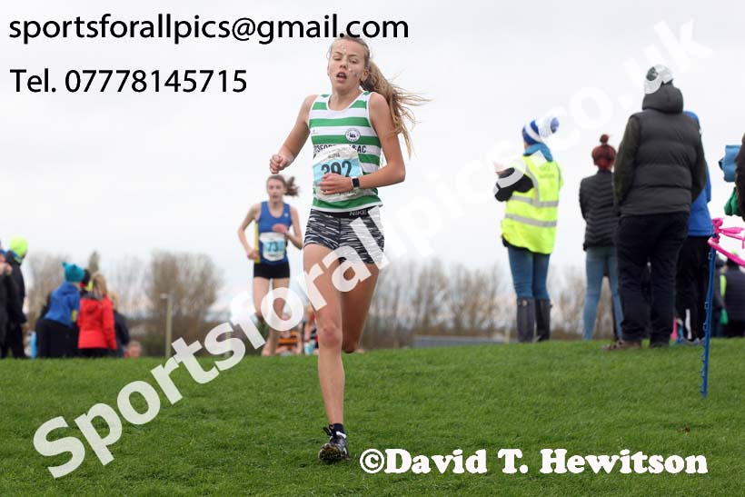 Girls under-15s, Sherman Cup and Davison Shield, Temple Park, South Shields. Photo:  David T. Hewitson/Sports for All Pics